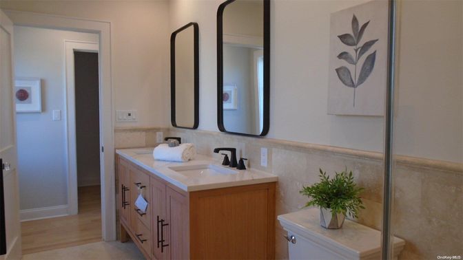 Bathroom, Dual Sink Vanities, Interior