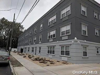 Exterior, Facade, Rowhouse