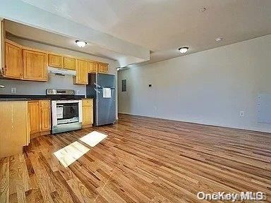 Interior, Kitchen, Stainless Steel Appliances, Wood Texture Flooring