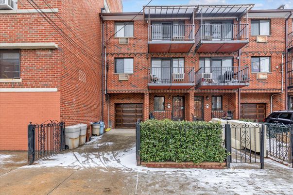Exterior, Facade, Brick Facade, Rowhouse