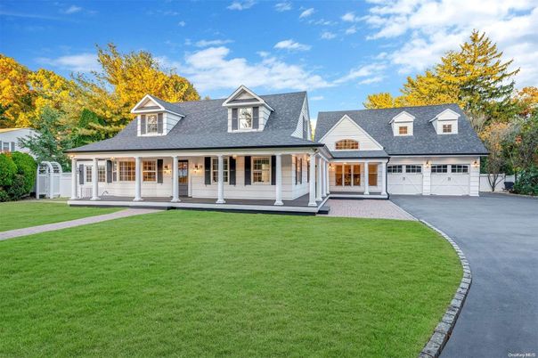 Attached, Exterior, Facade, Cape Cod