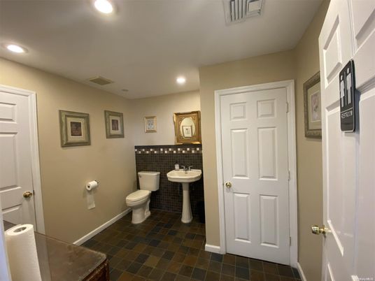 Bathroom, Interior, Recessed Lighting
