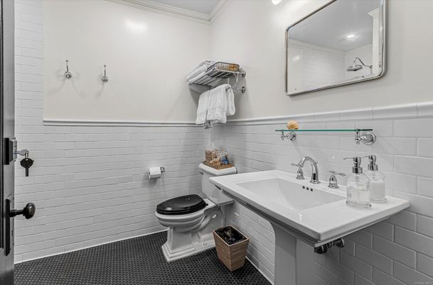 Bathroom, Interior, Recessed Lighting