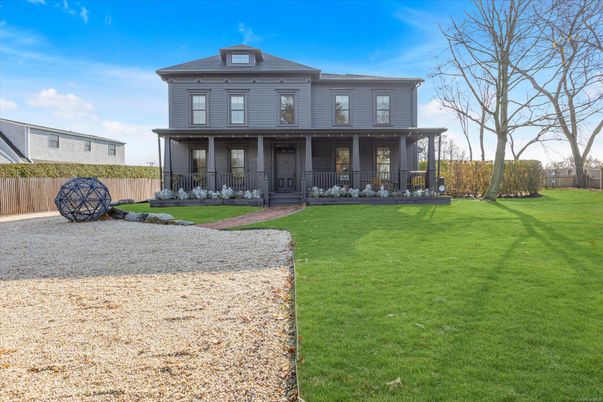 Backyard, Exterior, Facade, American Foursquare