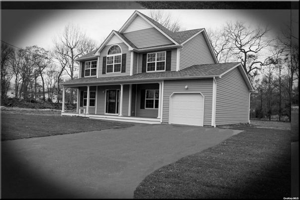 Attached, Exterior, Facade, Farmhouse