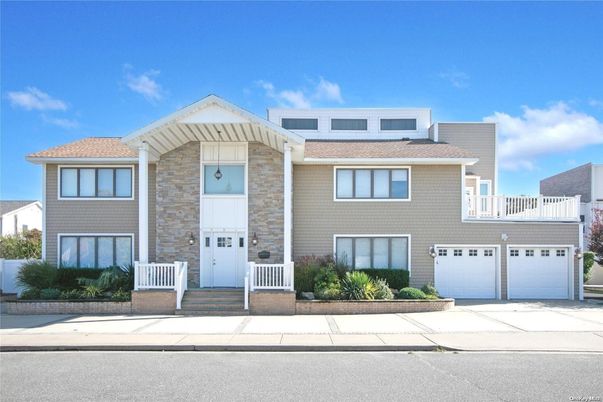 Attached, Exterior, Facade, Brick Facade, Rowhouse