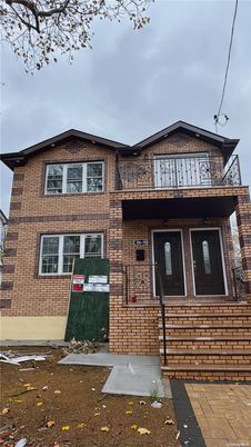 Exterior, Facade, Brick Facade, American Craftsman