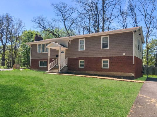 Exterior, Facade, Brick Facade, Raised Ranch