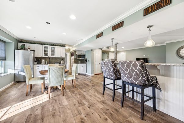 Dining room, Interior, Kitchen, Pendant Lights, Recessed Lighting, Wood Texture Flooring