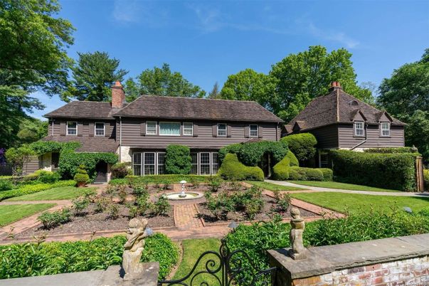 Backyard, Exterior, Facade, French Provincial