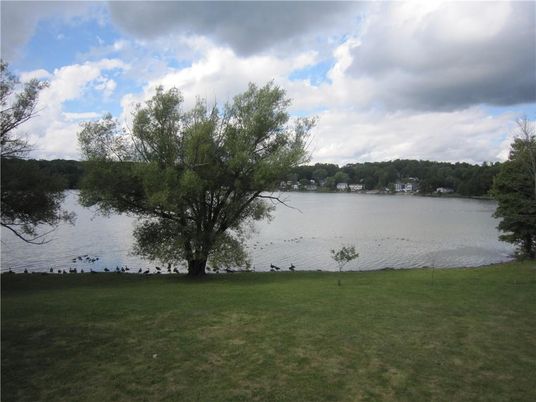 Exterior, Lake