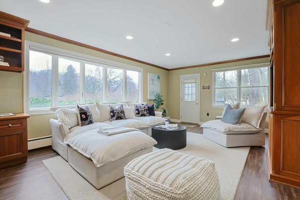 Interior, Living room, Recessed Lighting, Wood Texture Flooring