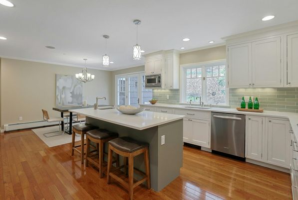 Chandelier, Dining room, Interior, Kitchen, Pendant Lights, Recessed Lighting, Stainless Steel Appliances, Wood Texture Flooring