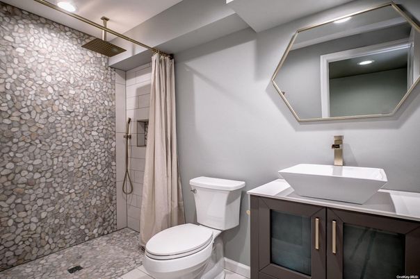 Bathroom, Interior, Recessed Lighting