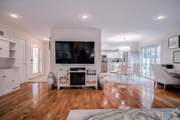 Chandelier, Dining room, Interior, Recessed Lighting, Wood Texture Flooring
