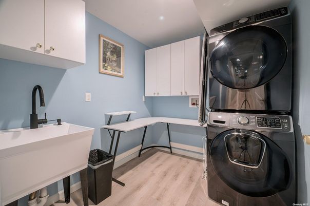 Interior, Recessed Lighting, Utility Closets, Washer, Wood Texture Flooring
