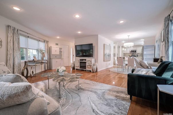 Chandelier, Dining room, Interior, Kitchen, Living room, Recessed Lighting, Wood Texture Flooring