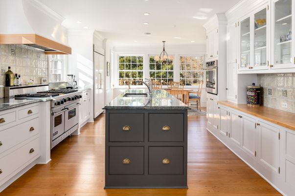 Chandelier, Dining room, Interior, Kitchen, Pendant Lights, Recessed Lighting, Stainless Steel Appliances, Wood Texture Flooring
