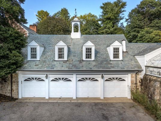 Attached, Exterior, Facade, Cape Cod