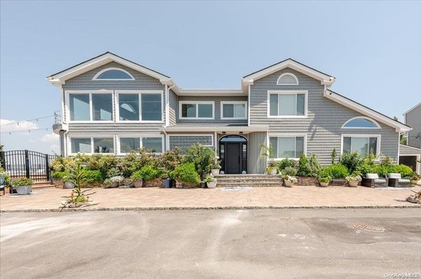 Exterior, Facade, American Craftsman