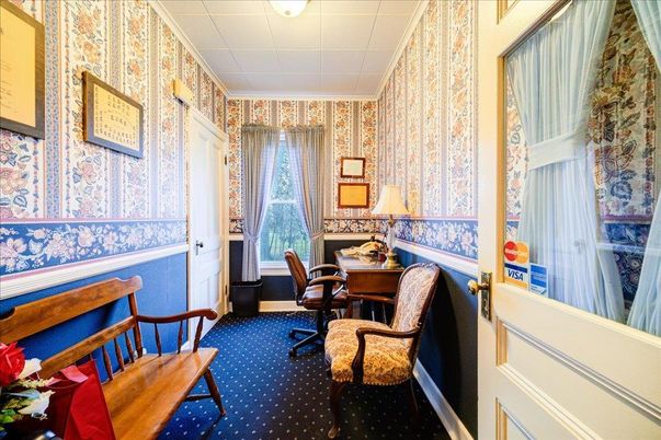 Home Office, Interior