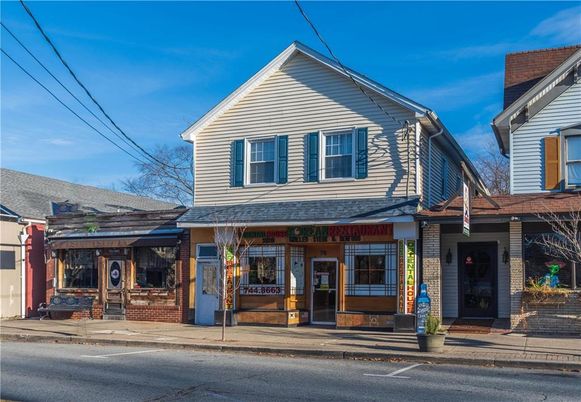 Exterior, Facade, Brick Facade, American Craftsman