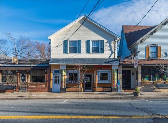 Exterior, Facade, Queen Anne Victorian