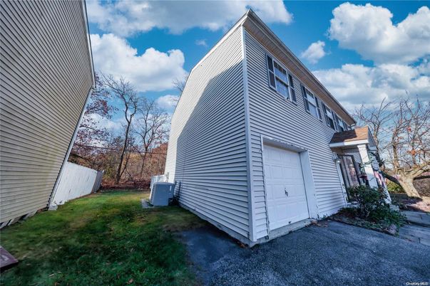 Detached Garage, Exterior