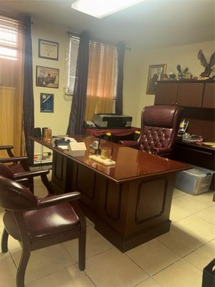 Home Office, Interior