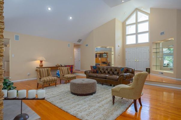 Interior, Living room, Recessed Lighting, Wood Texture Flooring