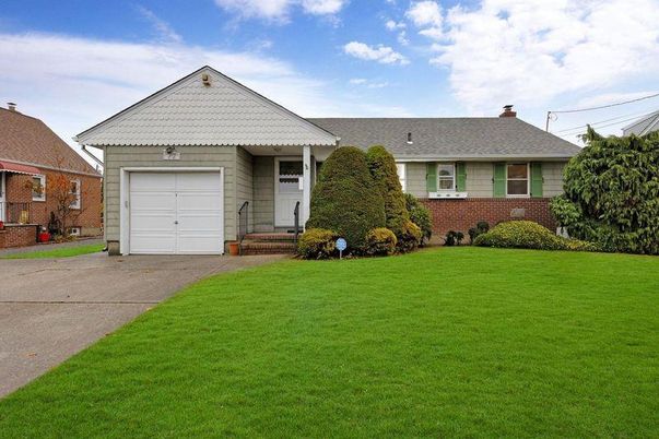 Attached, Exterior, Facade, Brick Facade, Ranch