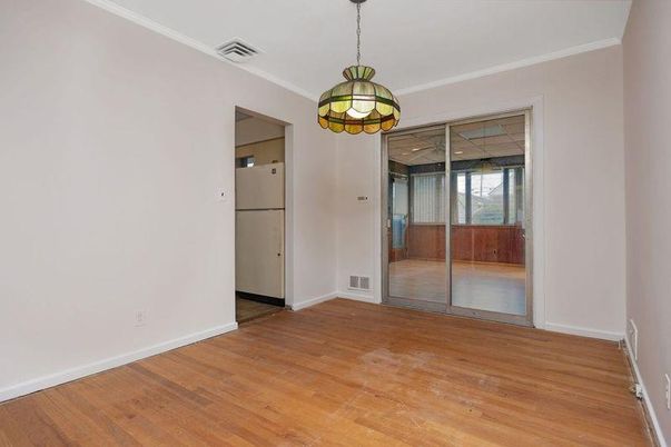 Empty room, Interior, Pendant Lights, Wood Texture Flooring