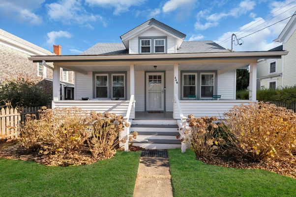 Exterior, Facade, Cape Cod