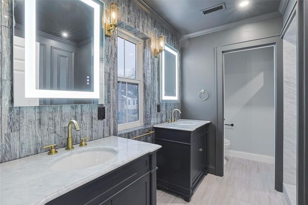 Bathroom, Dual Sink Vanities, Interior, Recessed Lighting