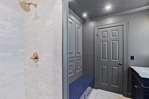 Bathroom, Interior, Recessed Lighting