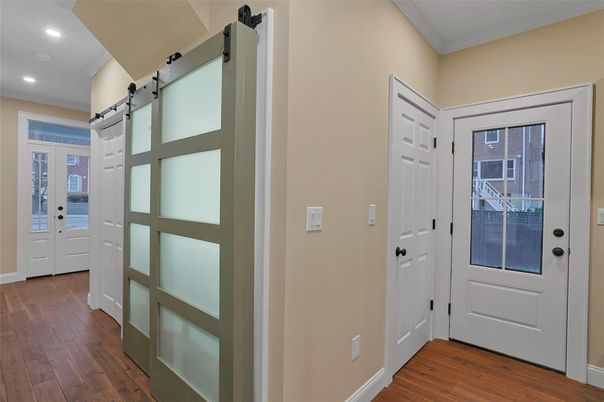 Interior, Recessed Lighting, Wood Texture Flooring