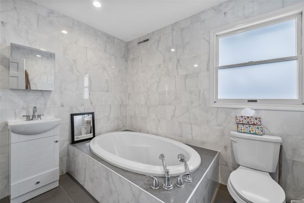 Bathroom, Interior, Marble Walls, Recessed Lighting