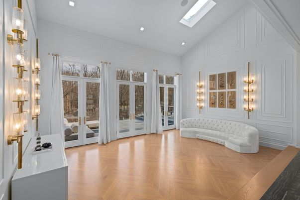 Interior, Recessed Lighting, Wood Texture Flooring