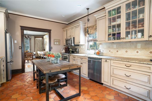 Dining room, Interior, Kitchen, Pendant Lights, Recessed Lighting, Stainless Steel Appliances