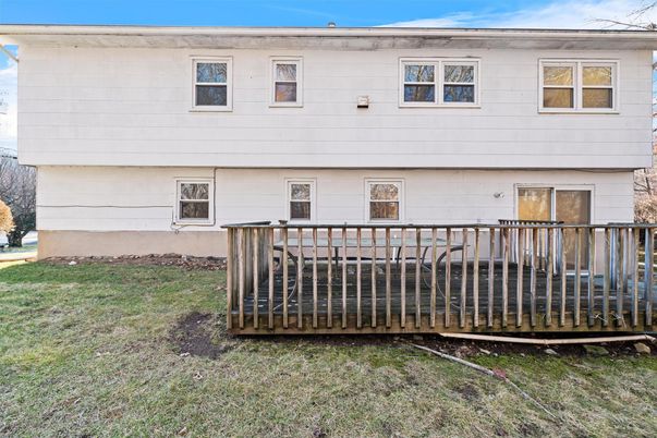 Exterior, Facade, Raised Ranch