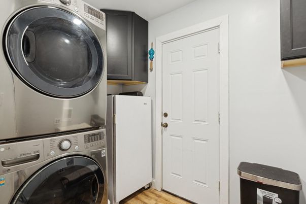 Interior, Utility Closets, Washer, Wood Texture Flooring