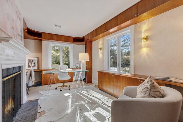 Home Office, Interior