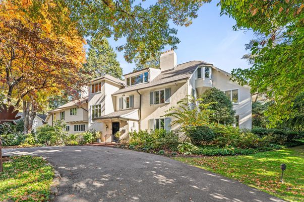 Backyard, Exterior, Facade, American Foursquare