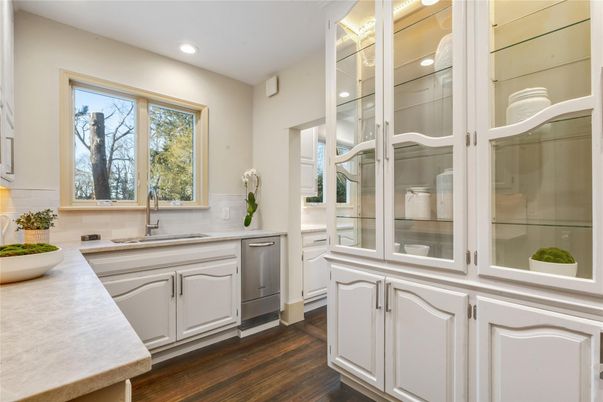 Interior, Kitchen, Recessed Lighting, Wood Texture Flooring