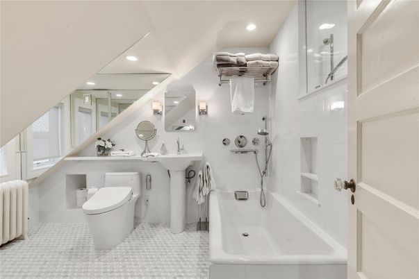 Bathroom, Interior, Recessed Lighting