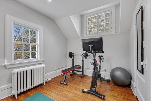 Fitness Equipment, Interior, Recessed Lighting, Wood Texture Flooring