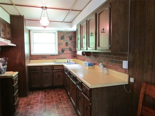 Interior, Kitchen, Pendant Lights, Stone Walls