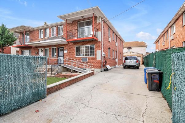 Exterior, Facade, Brick Facade, American Foursquare