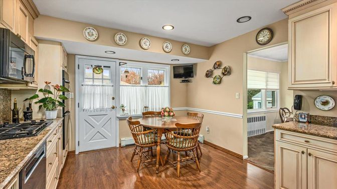 Dining room, Interior, Kitchen, Recessed Lighting, Wood Texture Flooring