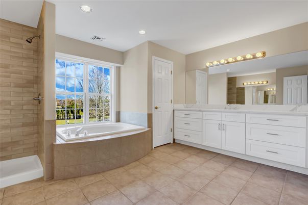 Bathroom, Dual Sink Vanities, Interior, Recessed Lighting
